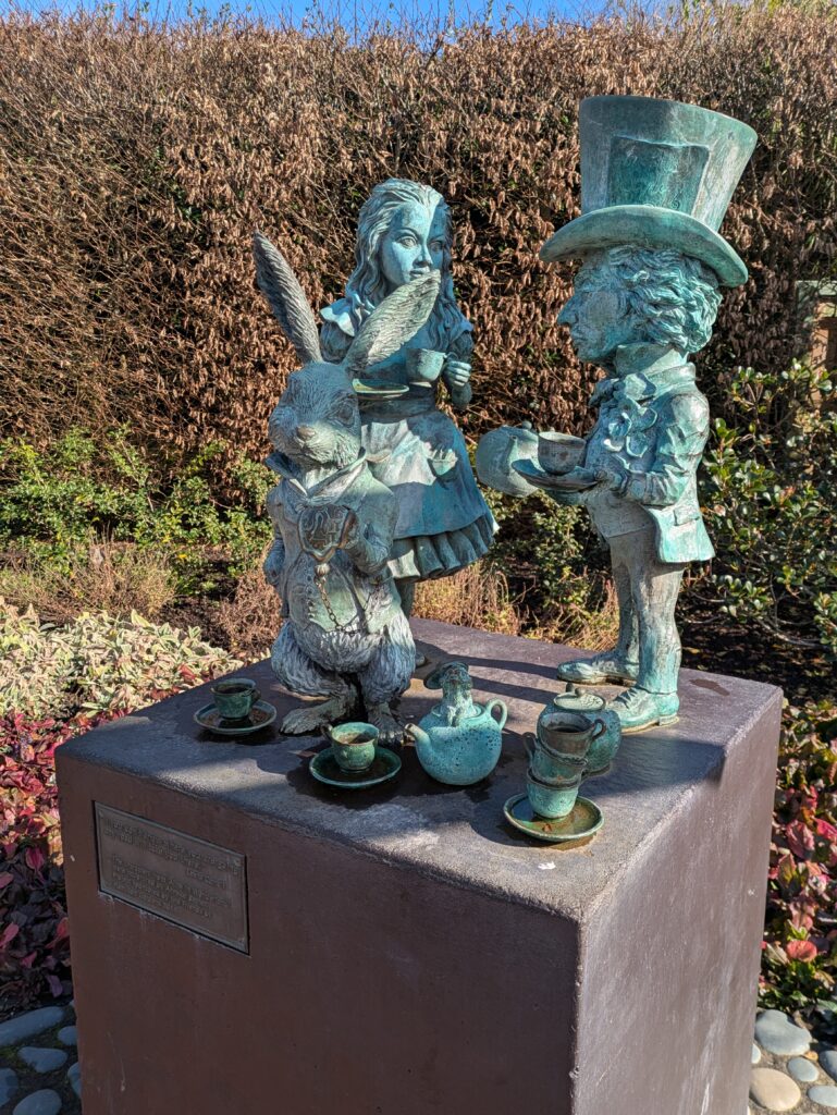 Hamilton Garden_Alice in wonderland