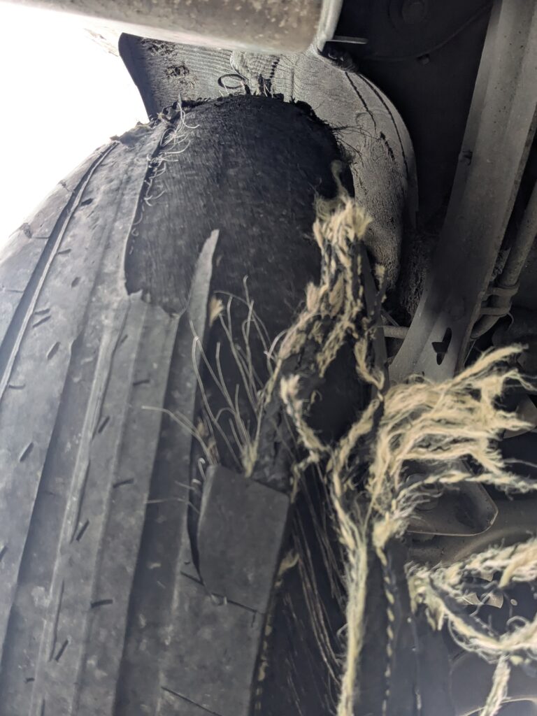 車の修理 後輪
